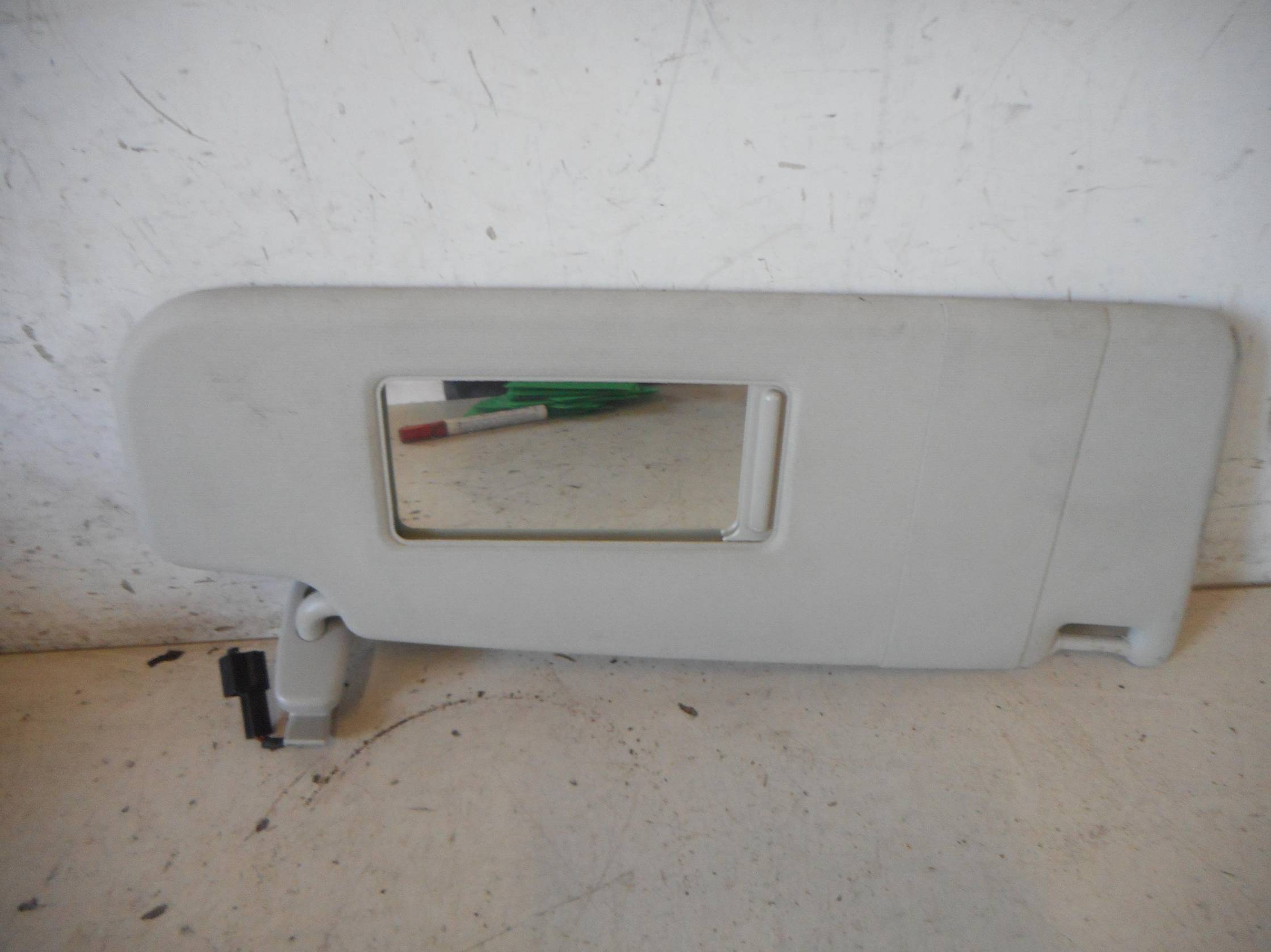 Aletta parasole parabrezza dx.